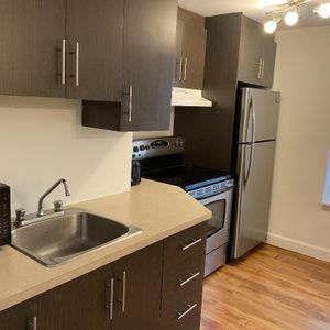 Super Studio loué tout compris, meublé et équipé au centre ville - Photo 2