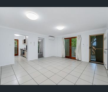 Modern 3-Bedroom Retreat in the Heart of New Farm - Photo 1