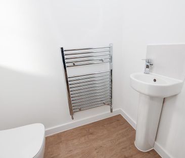 2 bedroom semi-detached house to rent - Photo 2