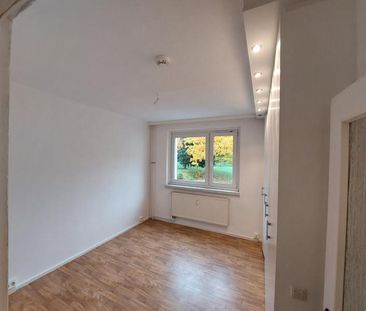 EBK / Balkon / Aufzug - Foto 1
