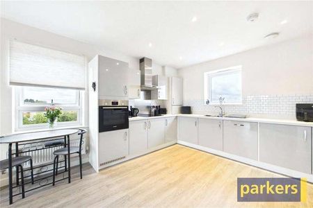 Bolton Drive, Shinfield, Reading, Berkshire, RG2 - Photo 2