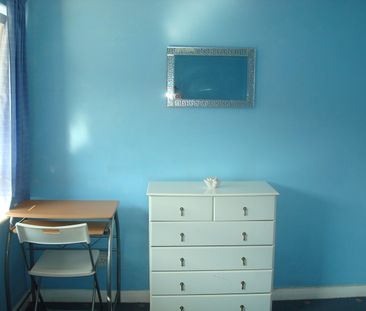 Room in a Shared House, Gerards Close, SE16 - Photo 3