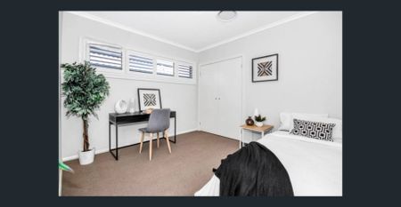 Expansive family home with Solar! - Photo 3