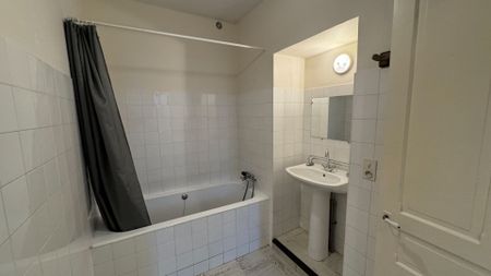 HYPER CENTRE quartier FOIRAIL et proche Universités T2 450 € cc, - Photo 4