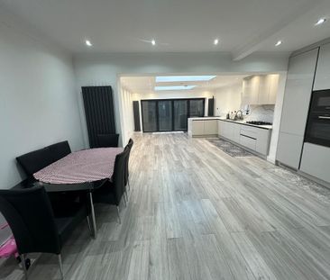 3 bedroom semi-detached house to rent - Photo 6