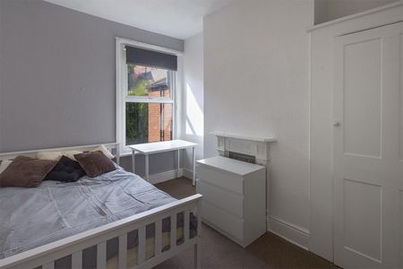 4 bedroom House To Let - Photo 2