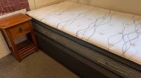 Fully Furnished Ensuite Room available Nov 2025 - Photo 4