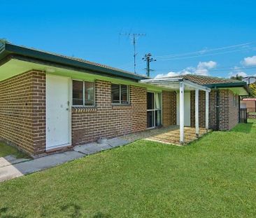 Renovated 3 Bedroom Home In Burleigh Heads! - Photo 1