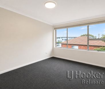Spacious Two-Bedroom Unit in Prime Location! - Photo 4