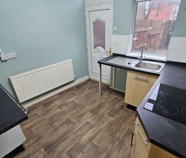 2 bed Terraced - To Let - Photo 3