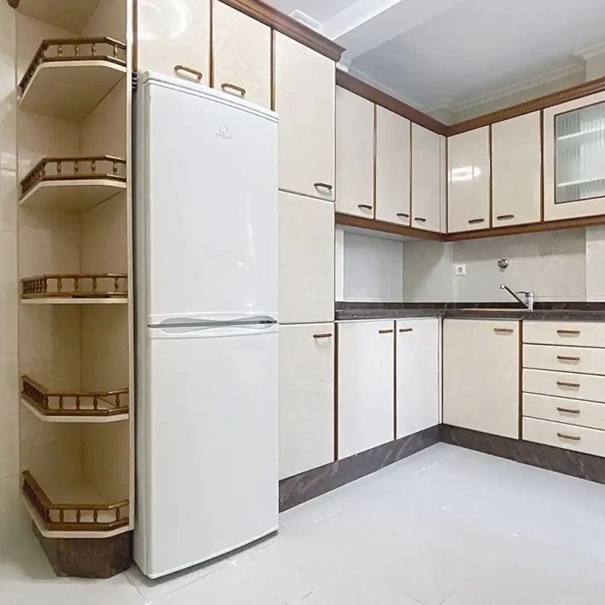 Piso de alquiler en Cl Margarita Xirgu, 2, La Calzada - Photo 1