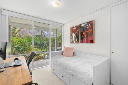 Ground Floor, End-Position 2-Bedroom Apartment - Photo 4