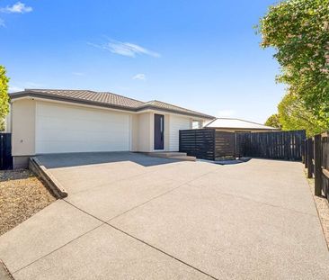 Lovely Three Bedroom Family Home! - Photo 1