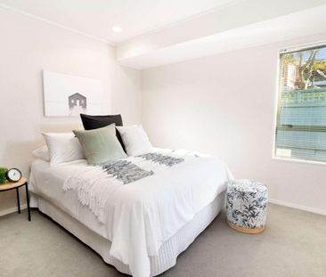 Centrally located oasis - Photo 2