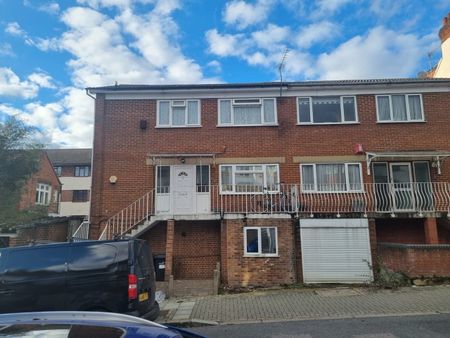 Bedsit, Broxholm Road, SE27 - Photo 4