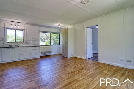 Renovated Home In Quiet Col-de-Sac - Photo 4