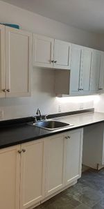 Appartement 5 1/2 demi sous-sol très bien situé à Ste-Foy disponible à partir du 1e avril - Photo 3