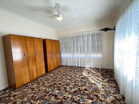 NORTH GRIFFITH LOCATION - Photo 3