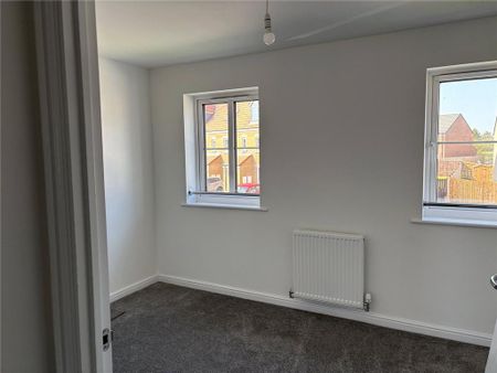2 bedroom end of terrace house to rent - Photo 3