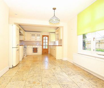 4 bedroom semi-detached house to rent - Photo 4