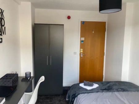 2 Bedroom Apartment - Photo 4