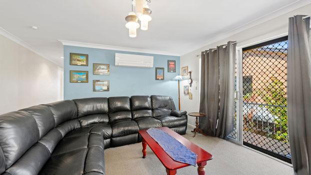 Available Now - Spacious 3 Bedroom Unit in Prime Location - Photo 1