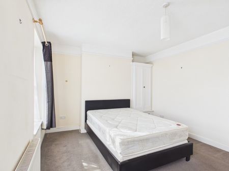 Room 1, 23 Marle Hill Road, Cheltenham - Photo 3