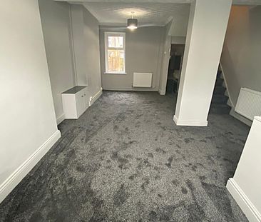 £1,300 PCM, Newly Refurbished Three Bedroom House with Enclosed Gar... - Photo 6