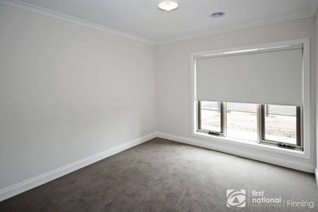 Brand new Metricon home - Photo 5