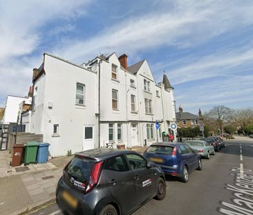Studio Flat, Beckenham Road, BR3 - Photo 1