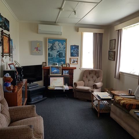 Renovated Charming 2BR Home with heat pump - Photo 1