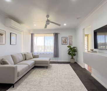 CHARMING & COMFORTABLE FAMILY HOME! - Photo 1