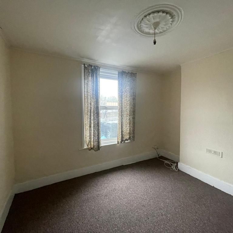1 bedroom ground floor flat to rent - Photo 1