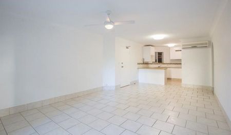 SPACIOUS 3 BEDROOM UNIT JUST MINUTES FROM SOUTHPORT CBD - Photo 5