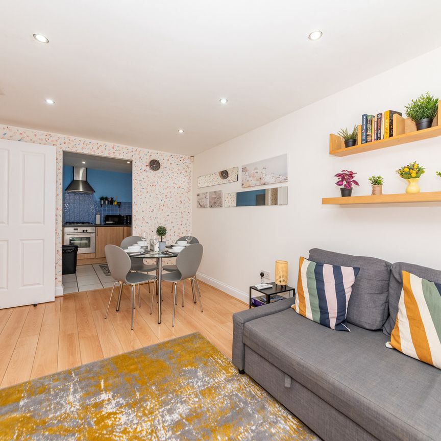 1 bed Apartment To Let - Photo 1