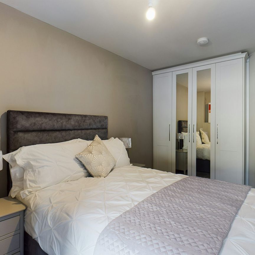 Flat to rent on - Photo 1