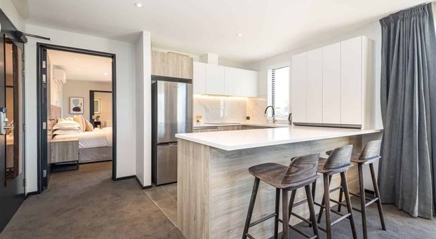 Stunning Fully Furnished Executive Inner City Apartments! - Photo 1