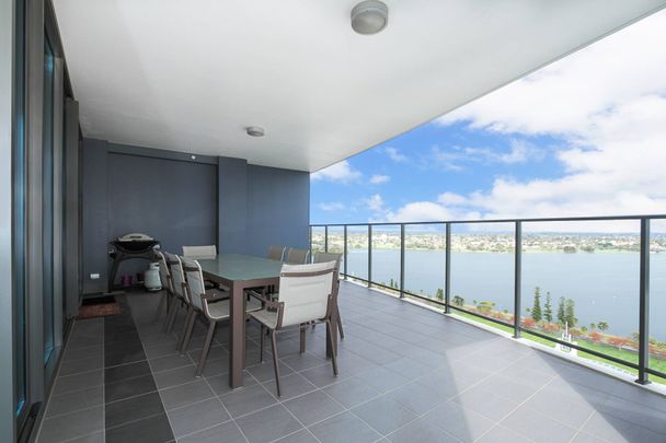 Executive City Living! - Photo 1