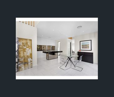 Modern Family Home in Benowa - Photo 4