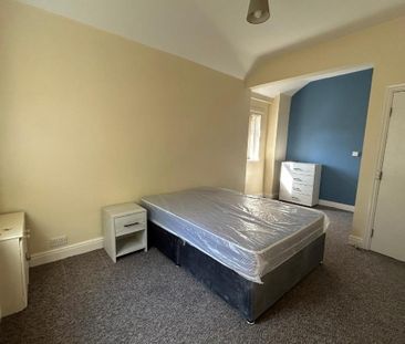 4 bedroom flat to rent - Photo 5