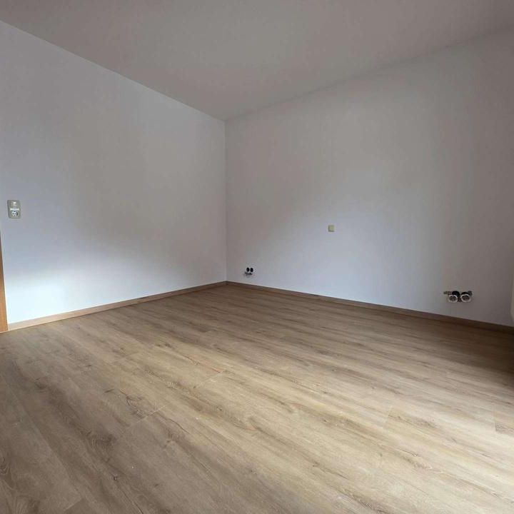 Lichtdurchflutete Wohnung mit Süd-Terrasse – Einziehen und Wohlfühlen! - Foto 1