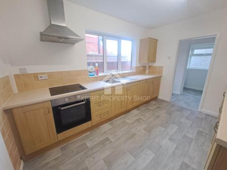 3 bedroom semi-detached house to rent - Photo 3