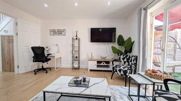 2 bedroom detached house to rent - Photo 1