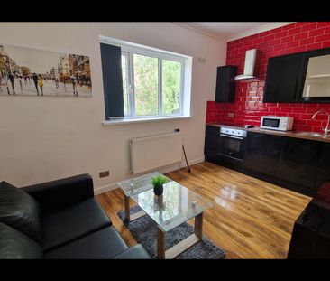 2 Bed Flat, Polygon Road, M8 - Photo 2