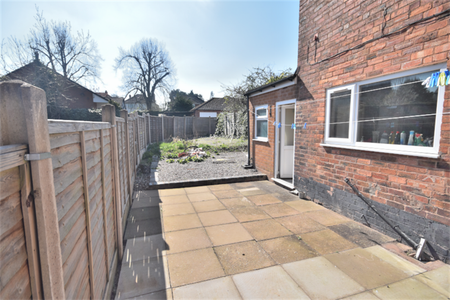 1 bedroom in a house share to rent - Photo 5