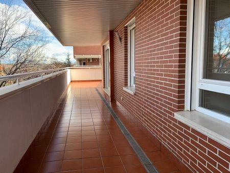 3 room luxury Flat for rent in Boadilla del Monte, Autonomous Region of Madrid - Photo 3