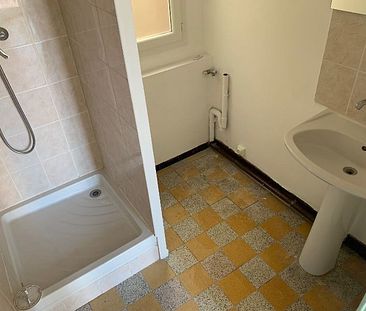 Appartement 1 pièces 32m2 MARSEILLE 4EME 449 euros - Photo 6