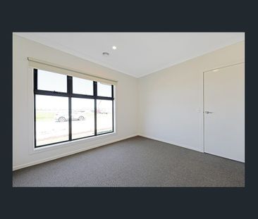 🏡 4-Bedroom House in Wallan - Photo 2