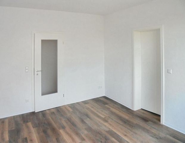 Komplett sanierte Wohnung in grüner, ruhiger Umgebung! Küche und Bad mit Fenster! - Foto 1