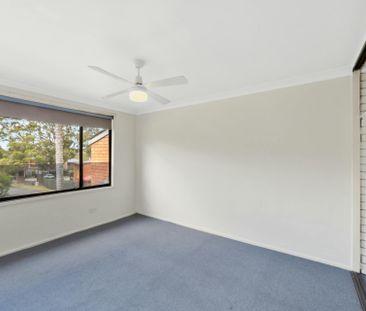 Freshly Renovated Townhouse - Photo 4